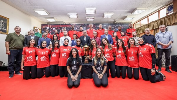 مجلس الأهلي يكرم سيدات الطائرة بحضور رئيس اتحاد اللعبة بعد التتويج ببطولة أفريقيا