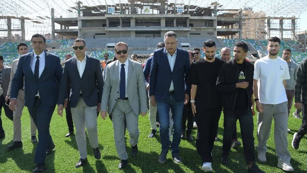 محافظ بورسعيد يتفقد أعمال تطوير استاد المصري ويوجه بسرعة الانتهاء من زراعة النجيل الطبيعي