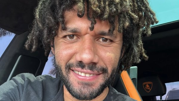 محمد النني يعلن وصوله إلى القاهرة برسالة عاطفية فور هبوط طائرته في مصر