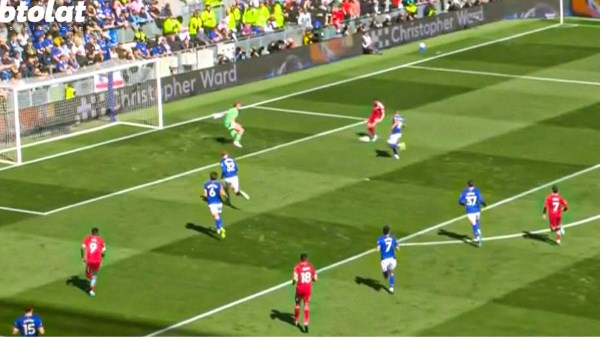 محمد صلاح يقود ليفربول للتقدم على إيفرتون في الشوط الأول بديربي الميرسيسايد بالدوري الإنجليزي