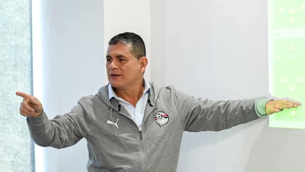 محمد عادل يشن هجوماً نارياً على أوسكار رويز ويعلن هوية رئيس لجنة الحكام القادم