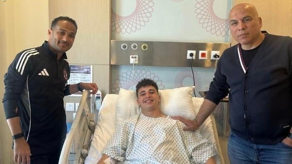محمد يوسف ووليد سليمان يطمئنان على بلال عطية بعد جراحة غضروف الركبة