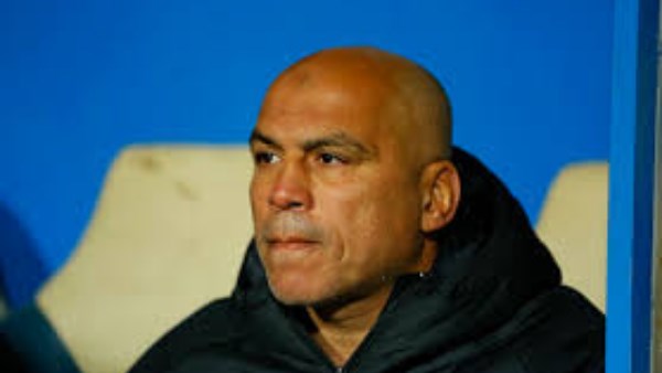 محمد يوسف يتلقى عروضاً عربية ومحلية وينتظر حسم مصيره مع الأهلي لتدريب نادٍ جديد