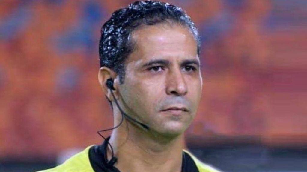 محمود عاشور يرفض مصافحة محمود وفا عقب مباراة الأهلي وسيراميكا كليوباترا بسبب ركلة جزاء جدلية