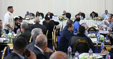 مدبولي يلتقي برلمانيين ومشايخ سيناء ويؤكد استمرار جهود التنمية الشاملة بالمحافظة