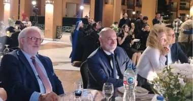 مدير “جوستاف روسي” الفرنسي يكرم 6 أطباء بمنح تدريبية بمصر