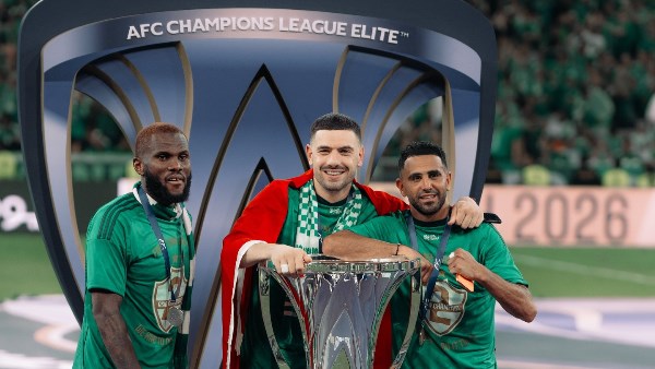 مسيرة احتفالية حاشدة على كورنيش جدة احتفالا بتتويج الأهلي السعودي بلقب دوري أبطال آسيا للنخبة