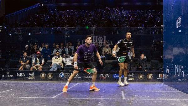 مصطفى عسل يتألق ويتأهل لنصف نهائي بطولة الجونة للإسكواش