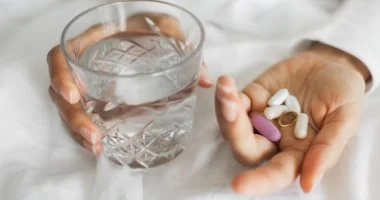 مكملات الحديد: فوائدها، أضرارها، وكيفية تناولها بسلام