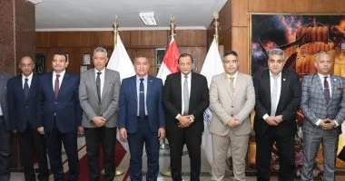 موانئ البحر الأحمر وقناة السويس يوقعان عقدا لبناء 7 وحدات بحرية بمواصفات عالمية