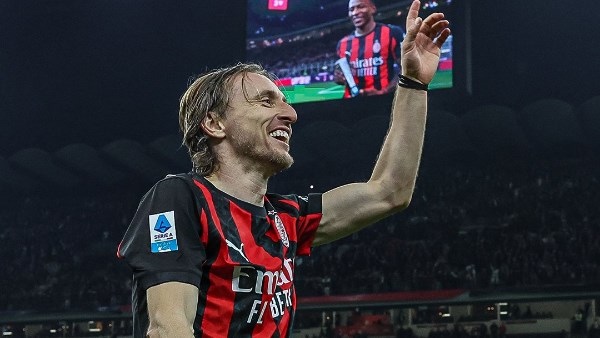 مودريتش يحدد شروط تجديد عقده مع ميلان والتأهل لدوري الأبطال يحسم قراره النهائي