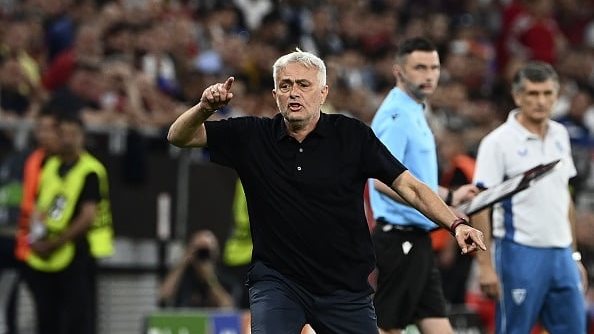 مورينيو يترقب ريال مدريد.. “مهلة مايو” تحسم مستقبل “السبيشال وان” مع بنفيكا