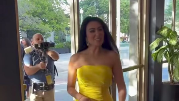 ميرهان حسين تتألق بالأصفر الكناري في أحدث إطلالاتها عبر إنستجرام بنكهة جمالية لافتة