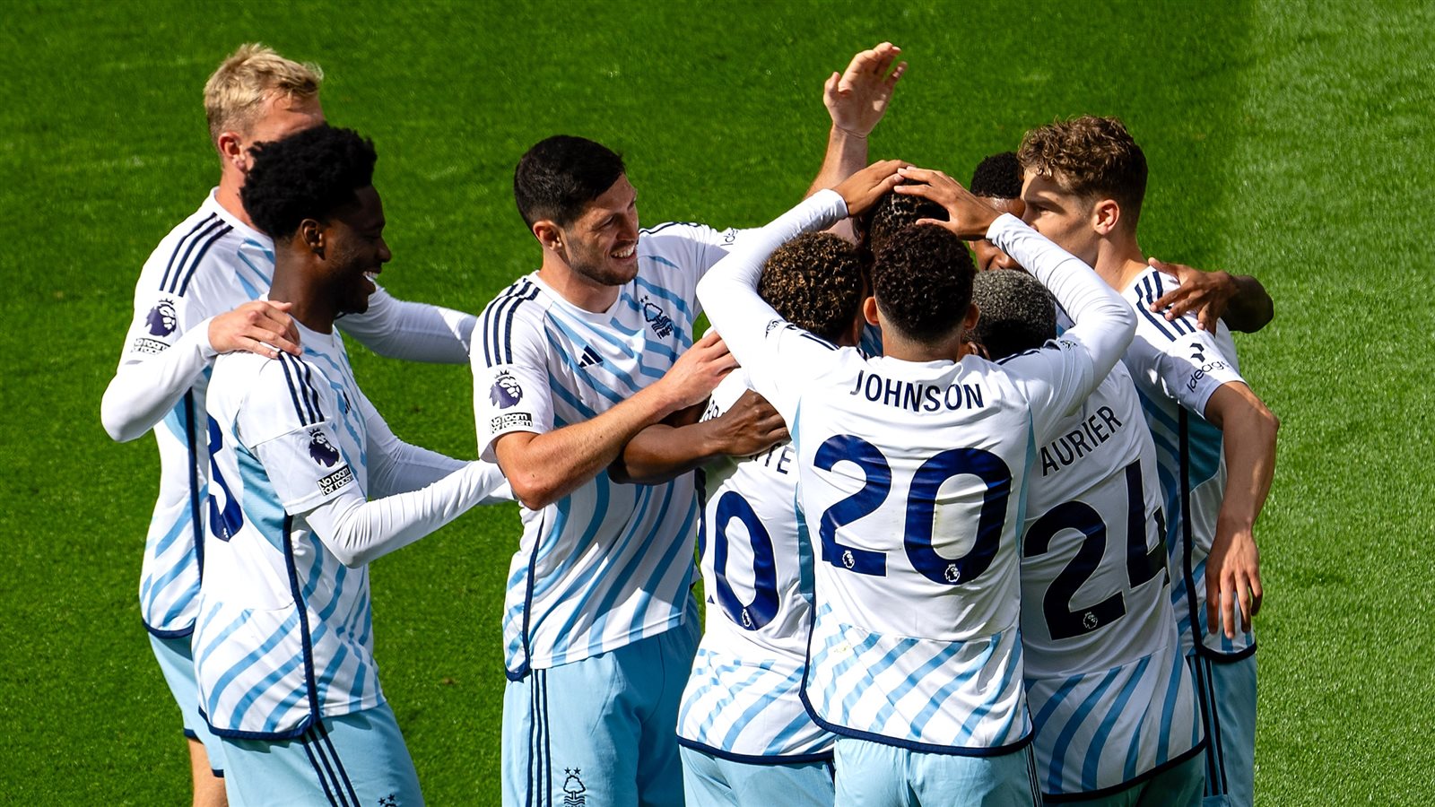 نوتنجهام فورست يكتسح سندرلاند بخماسية نظيفة في الجولة 34 من الدوري الإنجليزي