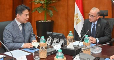 وزير الاستثمار يبحث مع سامسونج وإل جي خطط التوسع وتوطين صناعة الإلكترونيات في مصر