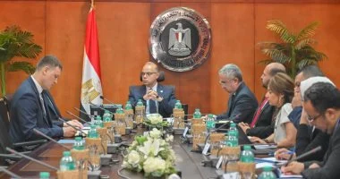 وزير الاستثمار يبحث مع سفير بيلاروسيا تعميق التصنيع المحلي وتطوير الشراكات الصناعية المشتركة