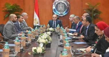 وزير الاستثمار يبحث مع مجموعة العربي تعميق التصنيع المحلي وخطط التوسع الصناعي المستقبلية
