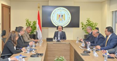 وزير الاستثمار يتابع مؤشرات الأداء ويوجه بتشكيل لجنة لتنفيذ خطط التحول الرقمي