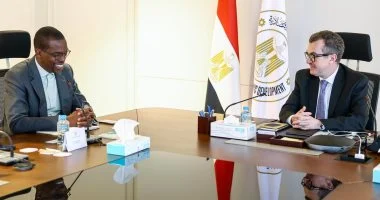 وزير التخطيط يبحث مع البنك الإفريقي للتنمية سبل تمويل مشروعات البنية التحتية والطاقة المتجددة