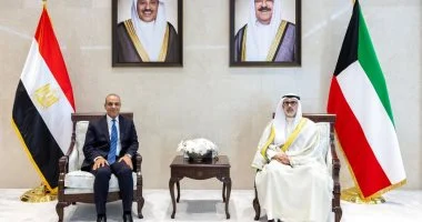 وزير الخارجية يبحث سبل التعاون مع نظيره الكويتي ويؤكد تضامن مصر الكامل مع الكويت