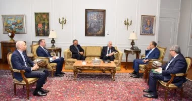 وزير الخارجية يبحث سبل تعزيز الاستثمارات المشتركة مع مسئولي غرفة التجارة الأمريكية بالقاهرة