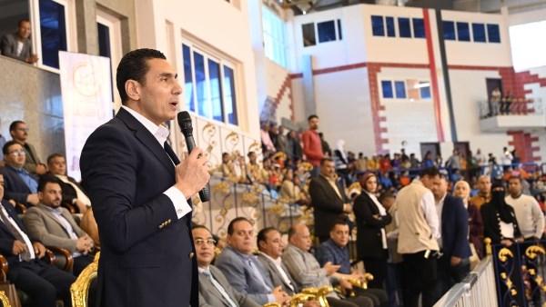 وزير الرياضة ومحافظ شمال سيناء يتفقدان الأنشطة الشبابية بالصالة المغطاة بالعريش