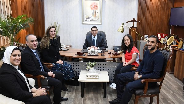 وزير الرياضة يشيد بإنجازات لاعبي الريشة الطائرة خلال لقائه برئيس الاتحاد المصري