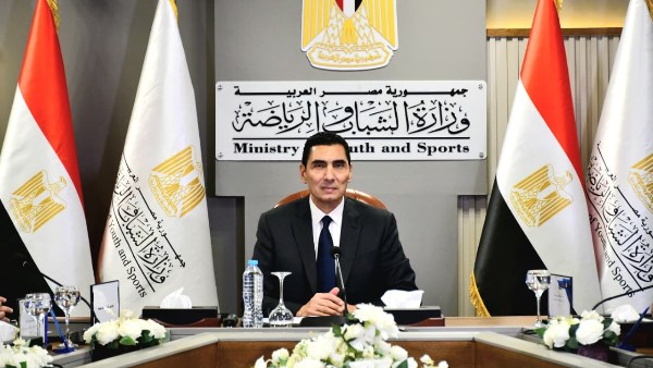 وزير الرياضة يوجه بتوفير رعاية طبية كاملة للسباح “محمد ربيع” ومتابعة استقرار حالته الصحية