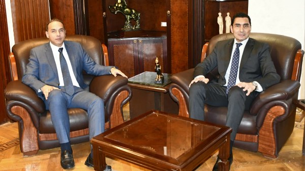 وزير الشباب والرياضة يبحث مع رئيس هيئة الرقابة المالية سبل تمكين الشباب اقتصاديا وتعزيز التعاون المشترك