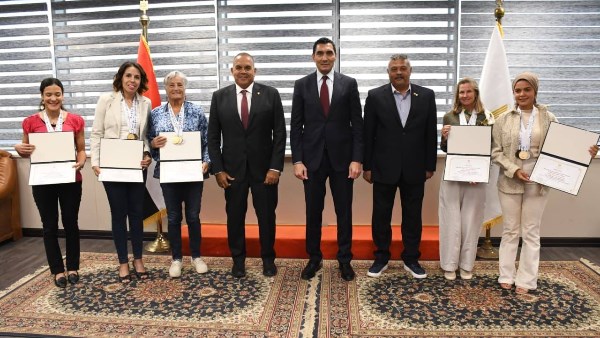 وزير الشباب والرياضة يكرم بطلات مصر بعد تصدر بطولة العالم للأساتذة لسباحة الزعانف