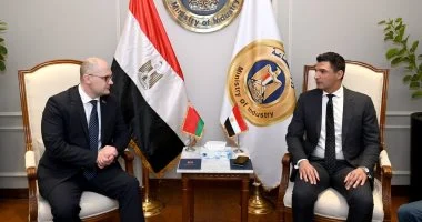 وزير الصناعة يبحث توطين صناعة الجرارات والمعدات الزراعية بالتعاون مع بيلاروسيا في مصر