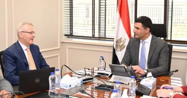 وزير الصناعة يبحث مع جي بي أوتو تعزيز الإنتاج المحلي لزيادة صادرات السيارات المصرية