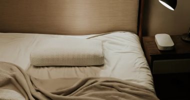 وسادة يابانية ذكية تعدل وضعية نومك لتحسين الاستيقاظ