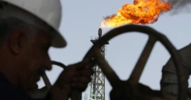 وكالة الطاقة الدولية تخفض توقعاتها لنمو الطلب وإمدادات النفط العالمية بشكل حاد