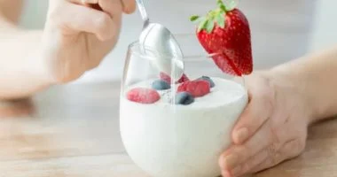 10 أطعمة ومشروبات للسيطرة على أعراض تكيس المبايض فى الصيف