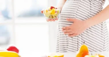 10 عناصر غذائية أساسية لدعم نمو دماغ الجنين خلال فترة الحمل