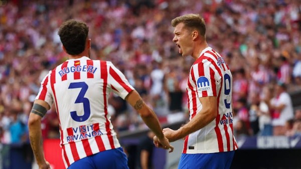 أتلتيكو مدريد يقهر فالنسيا بثنائية ويتمسك بالمربع الذهبي في الدوري الإسباني
