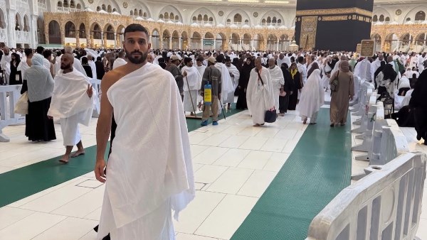 أحمد الشناوي يشارك صورًا من الحج .. شاهد