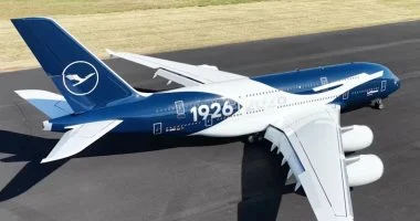 أكبر طائرة إيرباص A380 لاسلكية فى العالم تقترب من حجم طائرات سيسنا