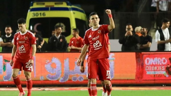 أول لاعب أجنبي يسجل بقميص القطبين.. أشرف بن شرقي يكتب التاريخ في ديربي القاهرة
