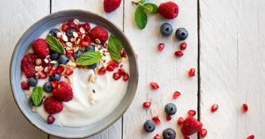 أيهما أفضل الزبادى اليونانى أم العادى إذا كنت ترغب فى إنقاص وزنك؟