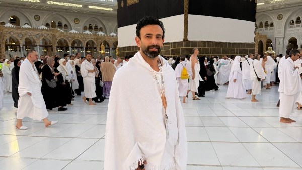 إبراهيم فايق يؤدي مناسك الحج: اللهم تقبلنا