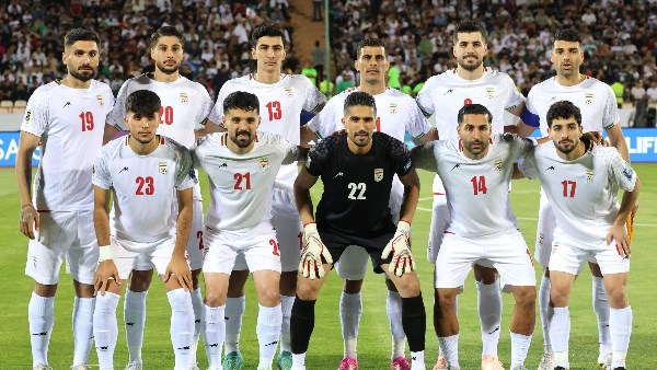 “إهانة المطار” تهدد المشاركة.. رئيس اتحاد الكرة الإيراني يضع شروطاً صارمة أمام “فيفا” لخوض مونديال 2026