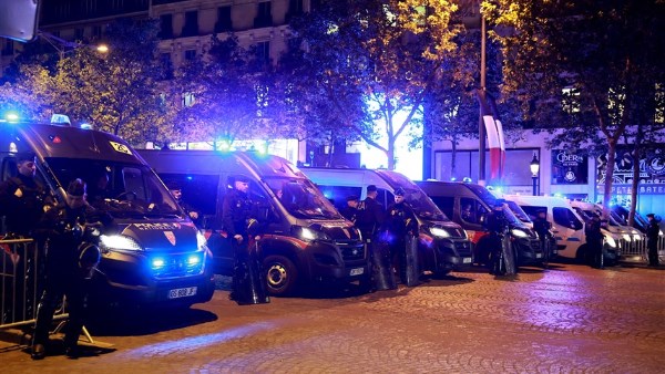 احتجاز 13 شخصًا.. أعمال شغب تعكر احتفالات باريس سان جيرمان  بالتتويج الأوروبي