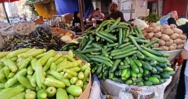 استقرار أسعار الخضروات والفاكهة بسوق العبور.. والطماطم تسجل مستوى قياسى