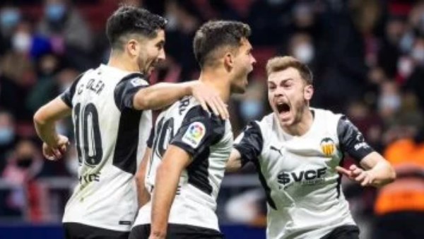 التعادل يحسم مواجهة فالنسيا ورايو فاليكانو في الدوري الإسباني
