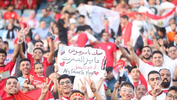 الجماهير تطلب قمصان نجوم منتخب مصر قبل لقاء روسيا