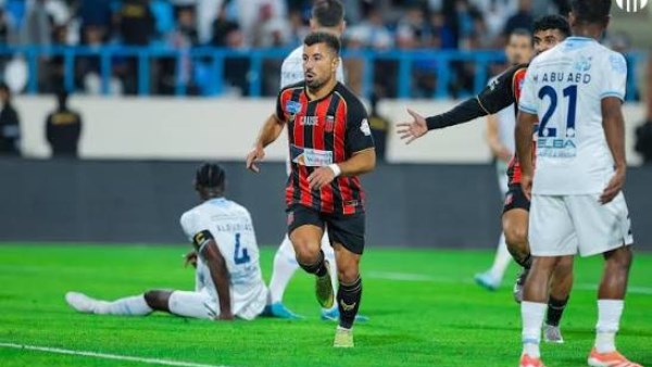 الرياض يضمن رسميا البقاء في دوري روشن بالفوز على الأخدود بهدف
