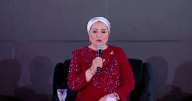 السيدة انتصار السيسى من فعالية فرحة مصر: «فرحانة فرحة أم بتجوز بنتها»