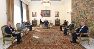 السيسي: وفرنا 300 ألف وحدة سكنية بديلة للعشوائيات و«حياة كريمة» تخدم 50 مليون مواطن